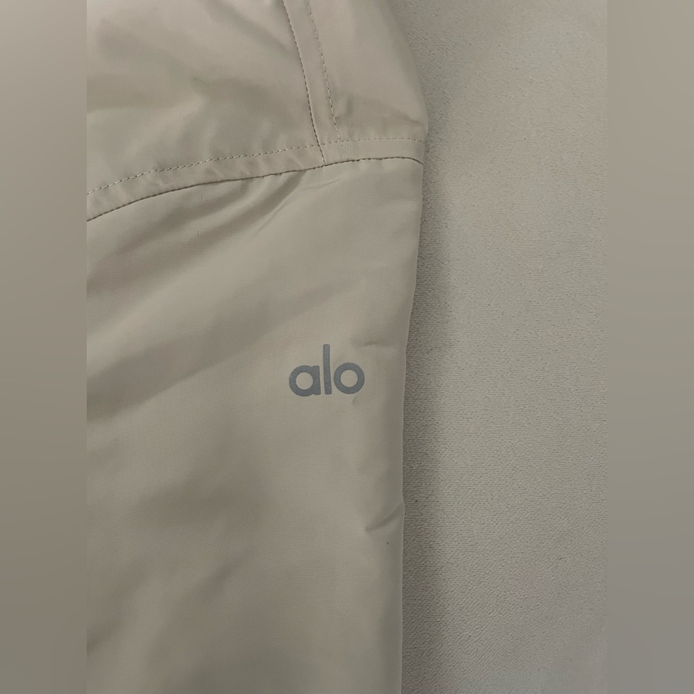 Alo Yoga NWT Socialite Shacket in Bone Color Button Down Jacket with Pockets S - Picture 10 of 10